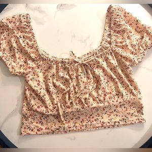 Love Tree Womens Top Size L Pink Floral Stretch Knit Puff Sleeve Crop Blouse